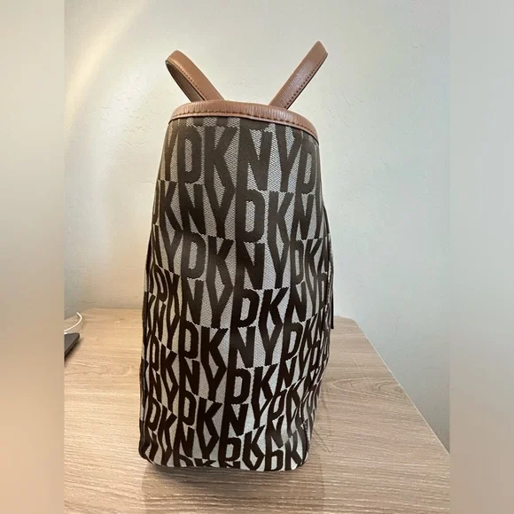 DKNY Tote NWT & Wristlet NWOT BUNDLE - Picture 12 of 14